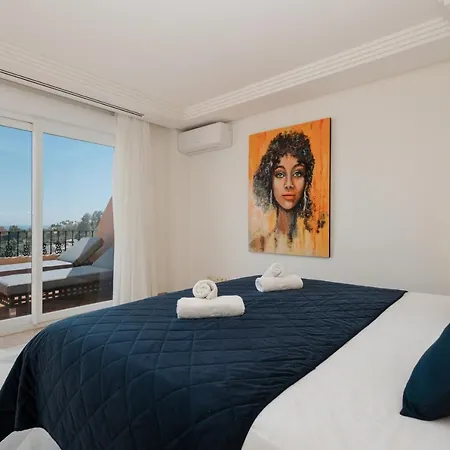 Penthouse With Sea Views In Nueva Andalucia * 马尔韦利亚