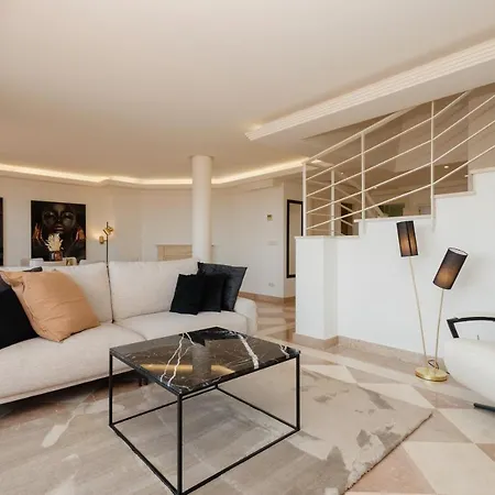 Penthouse With Sea Views In Nueva Andalucia 公寓
