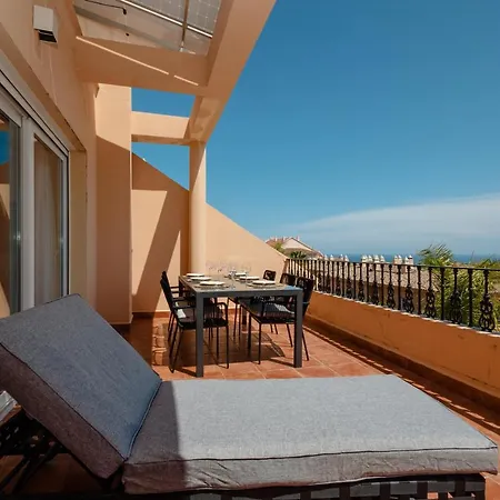 公寓 Penthouse With Sea Views In Nueva Andalucia *