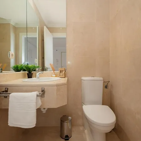 Penthouse With Sea Views In Nueva Andalucia 公寓