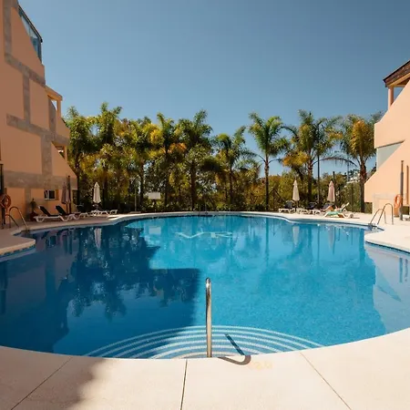 公寓 Penthouse With Sea Views In Nueva Andalucia